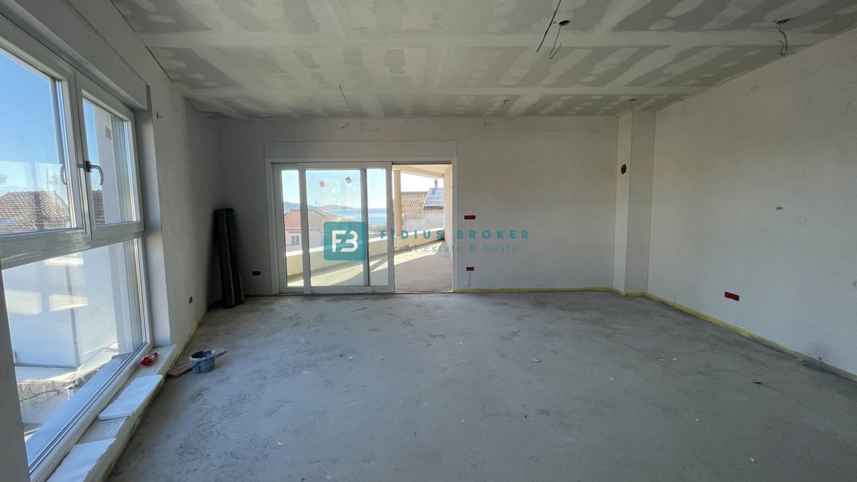 VODICE, novo, vrhunska lokacija, 50 m do plaže, pogled na morje, dvigalo