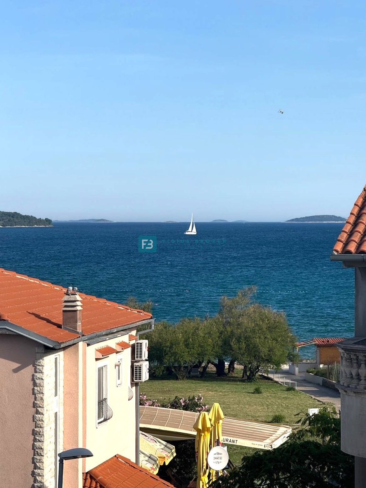 VODICE, novo, vrhunska lokacija, 50 m do plaže, pogled na morje, dvigalo