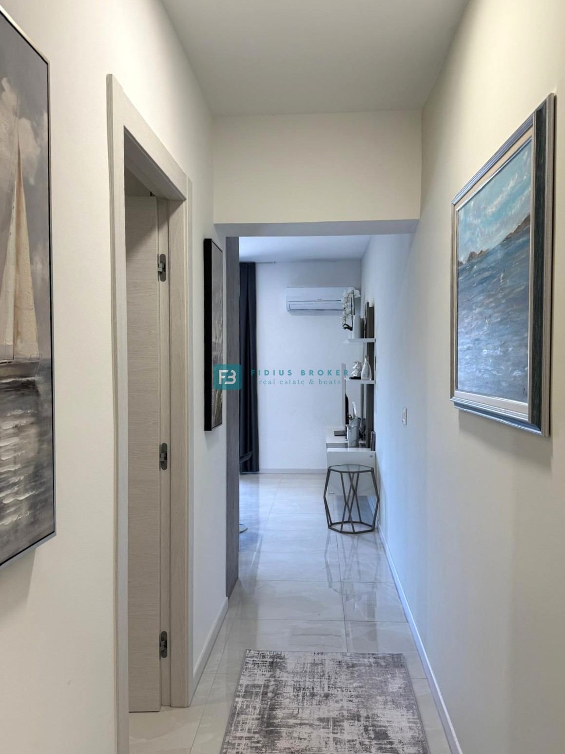 VODICE, moderno opremljeno stanovanje, vrhunska lokacija, 300 m do plaže, 2 parkirni mesti