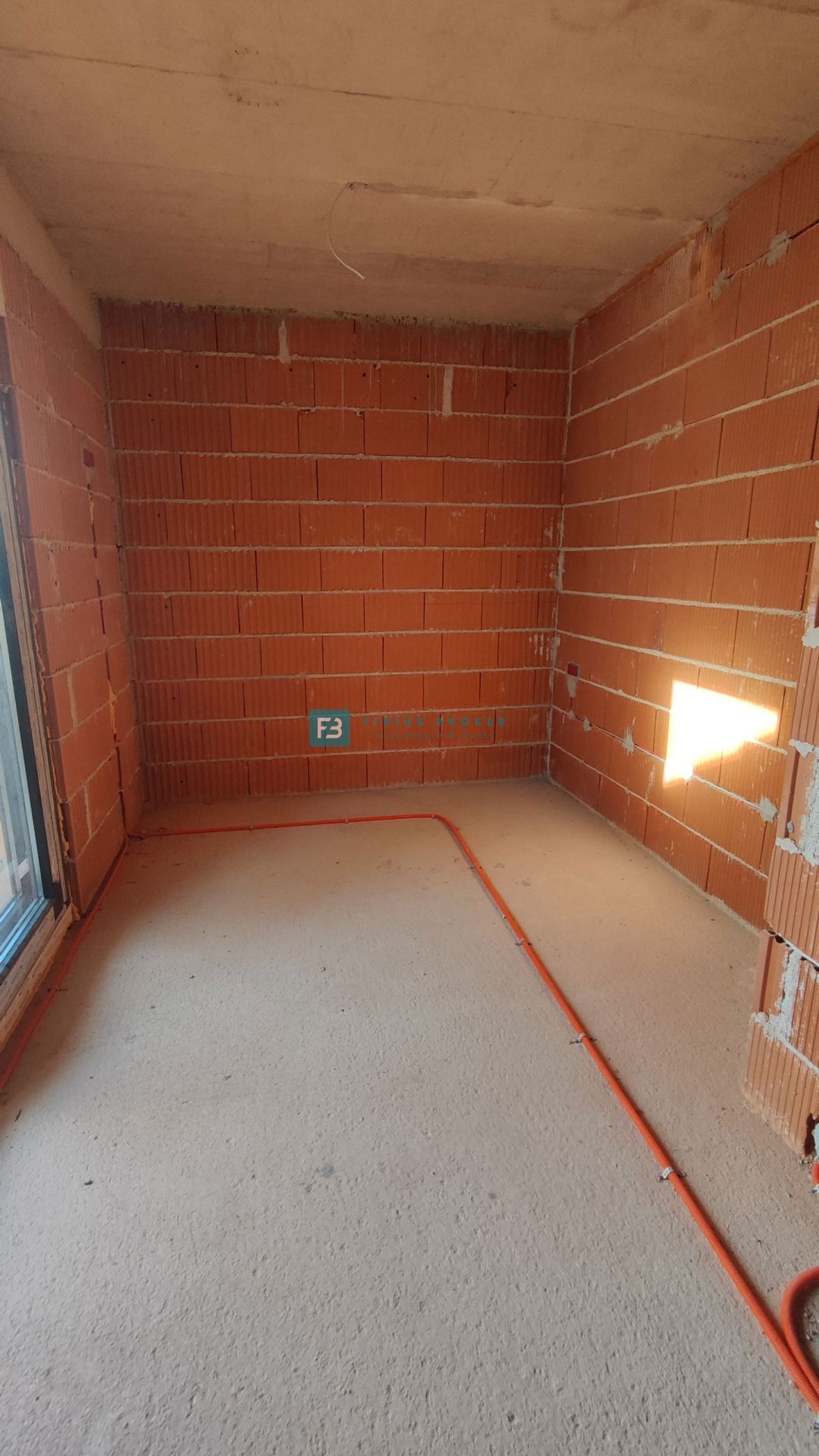 VODICE, novogradnja, dvojček, 650 m od morja, vrt 120 m2, S1