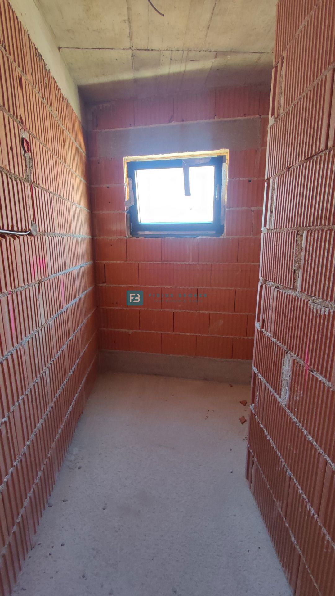 VODICE, novogradnja, dvojček, 650 m od morja, vrt 120 m2, S1