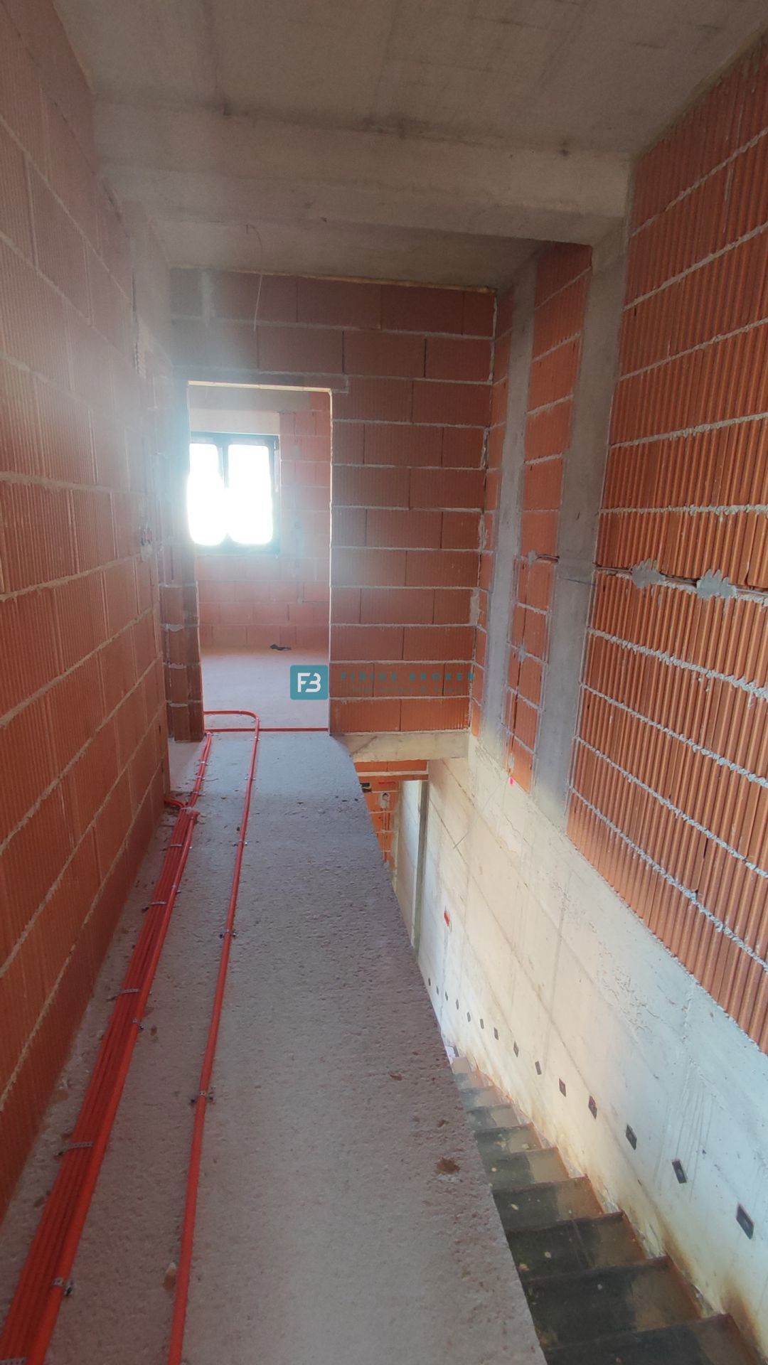 VODICE, novogradnja, dvojček, 650 m od morja, vrt 120 m2, S1