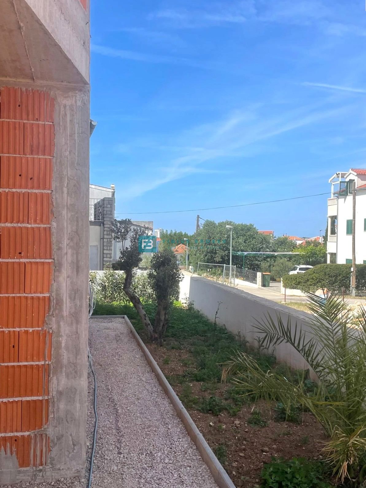 VODICE, novogradnja, dvojček, 650 m od morja, vrt 120 m2, S1