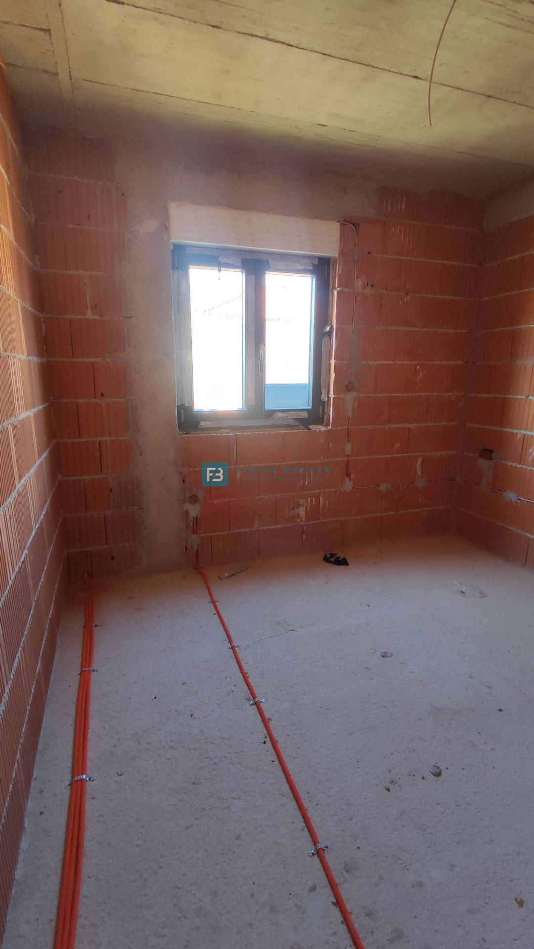 VODICE, novogradnja, dvojček, 650 m od morja, vrt 120 m2, S1