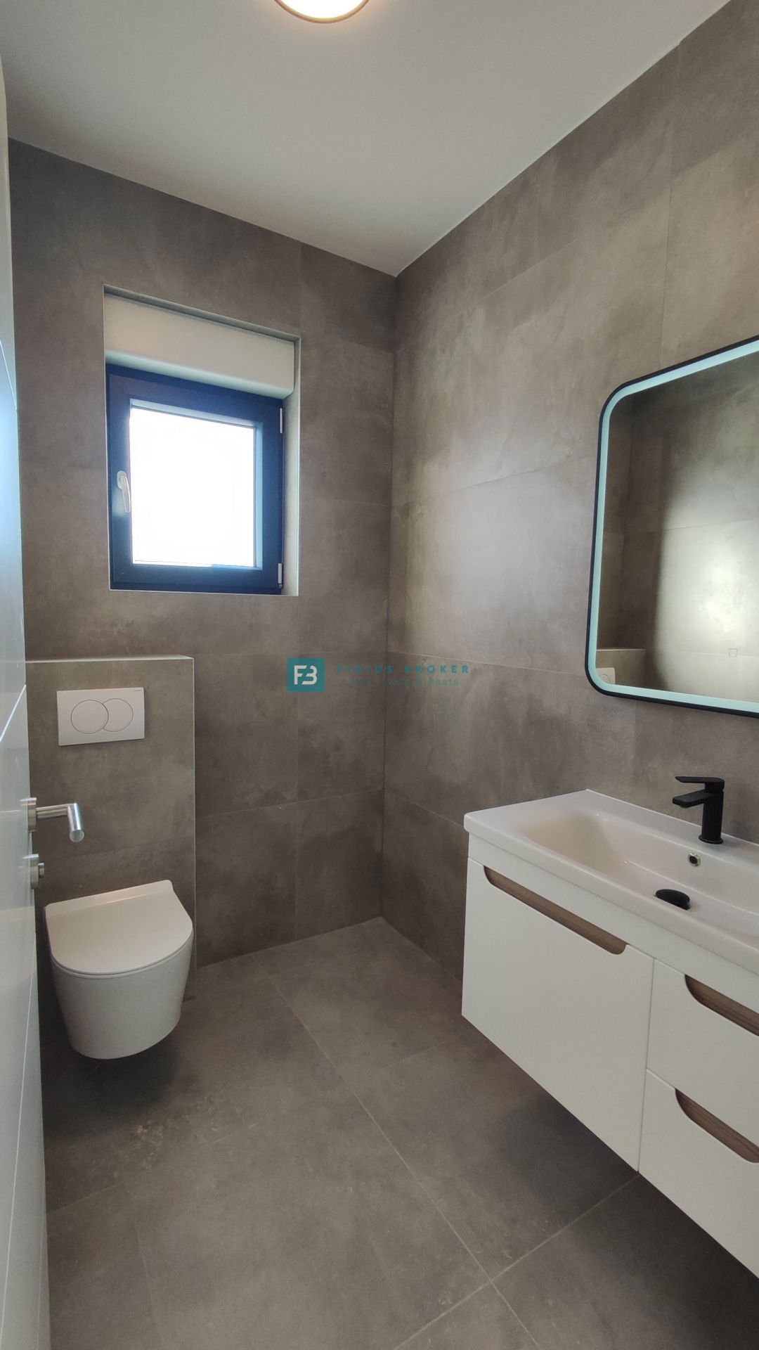 VODICE, novogradnja, dvonadstropno stanovanje, vrt 40 m2, S4