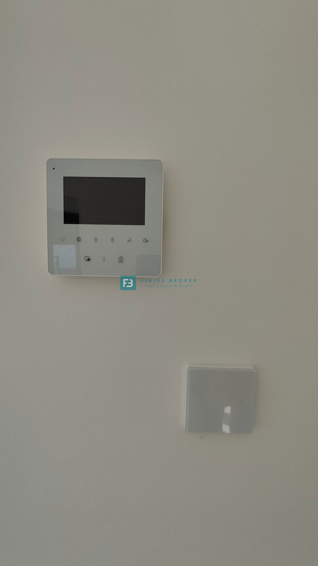 VODICE, novogradnja, dvonadstropno stanovanje, vrt 40 m2, S4