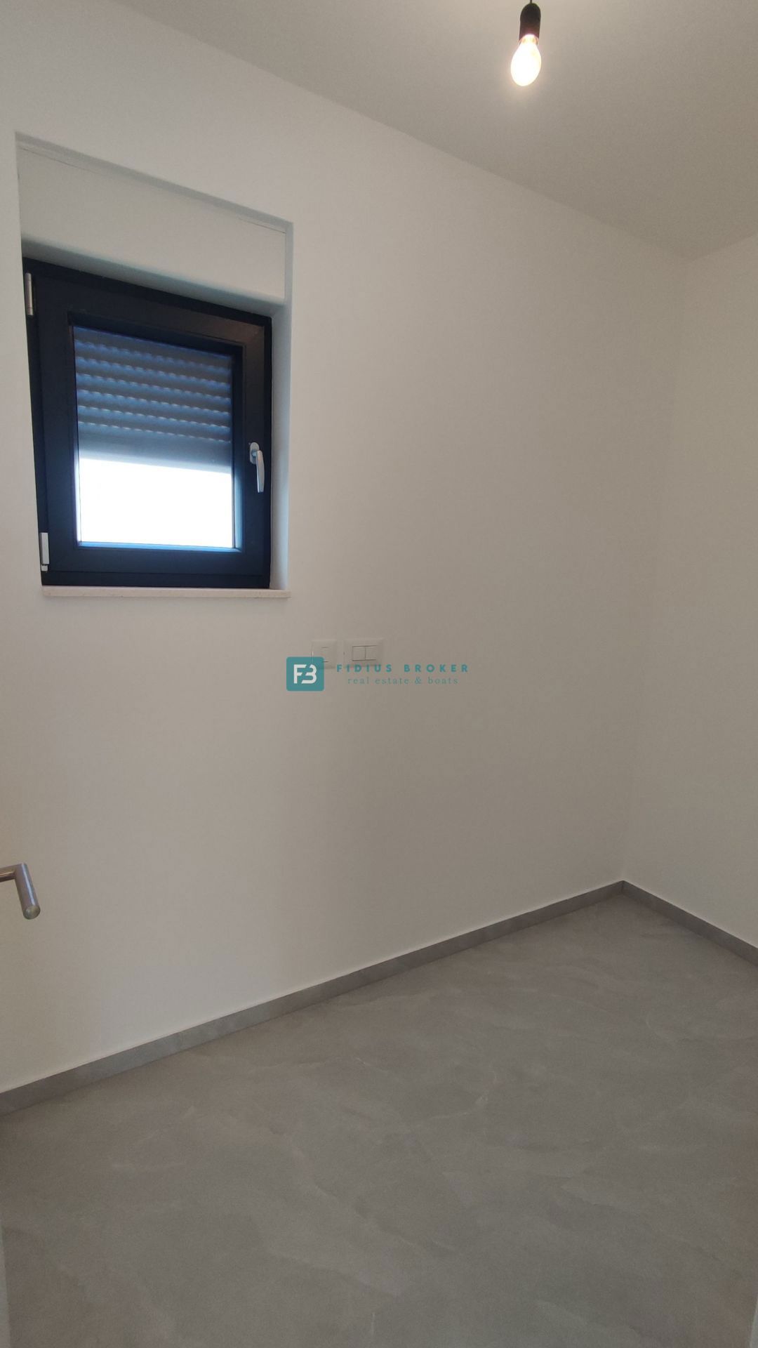 VODICE, novogradnja, dvonadstropno stanovanje, vrt 40 m2, S4