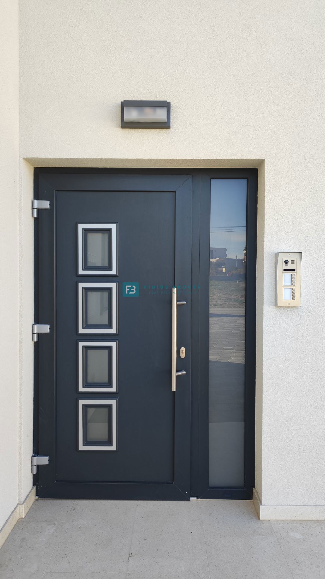 VODICE, novogradnja, dvonadstropno stanovanje, vrt 40 m2, S4