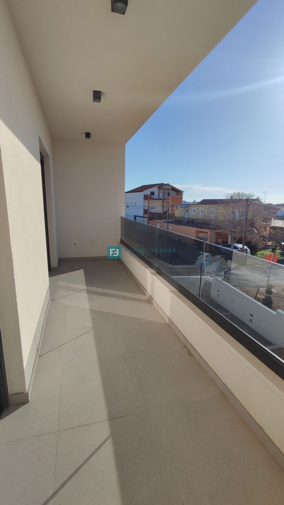 VODICE, novogradnja, dvonadstropno stanovanje, vrt 40 m2, S4