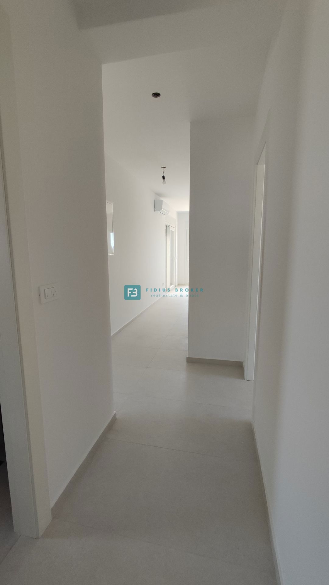 VODICE, novo, 350 m od plaže, pravkar dokončano, pogled na morje, shramba