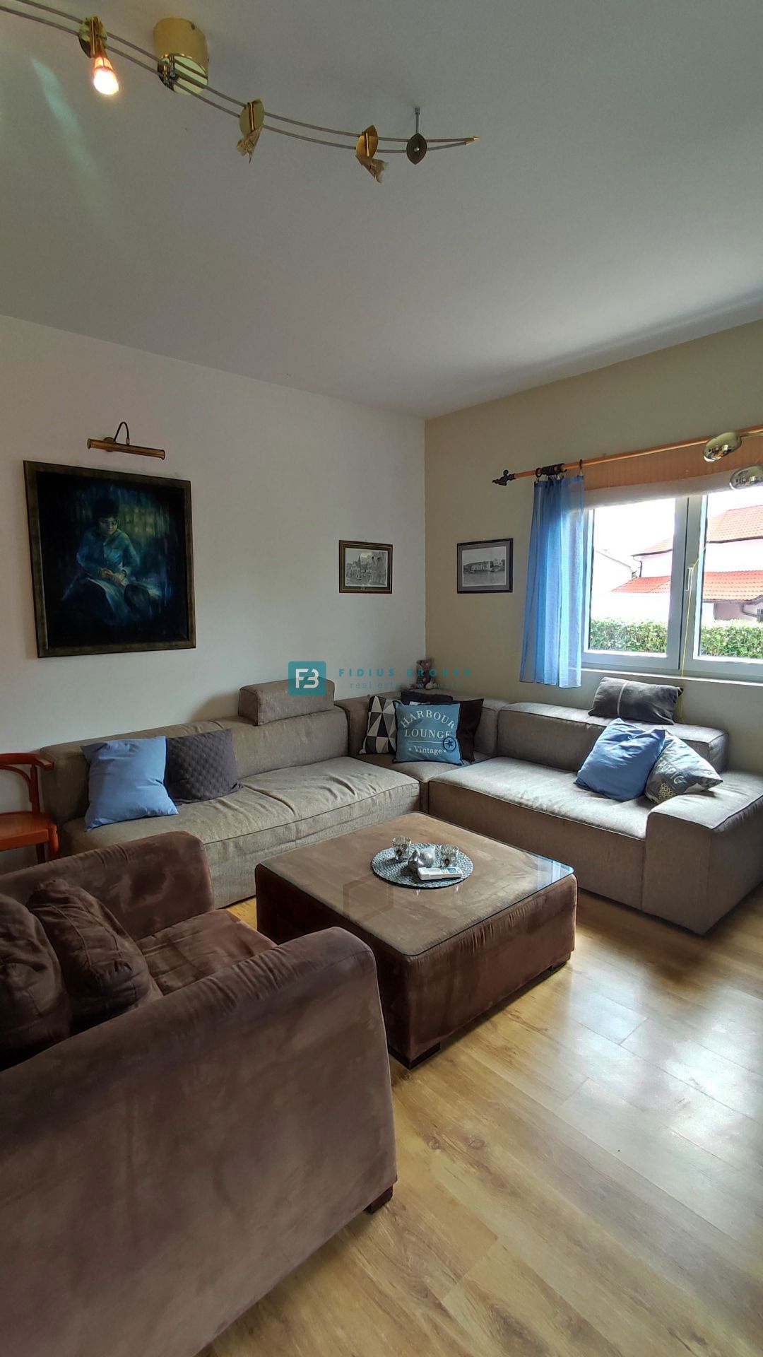 VODICE, samostojna hiša, 4 ločena stanovanja, vrt, garaža