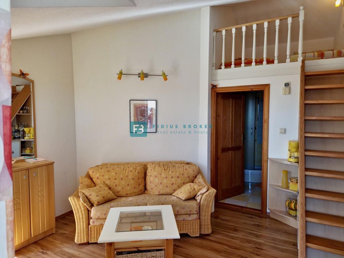 VODICE, samostojna hiša, 4 ločena stanovanja, vrt, garaža