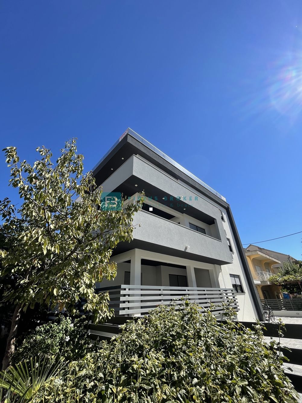 VODICE, novo, razgled, 350 m od morja, strešna terasa 127 m2