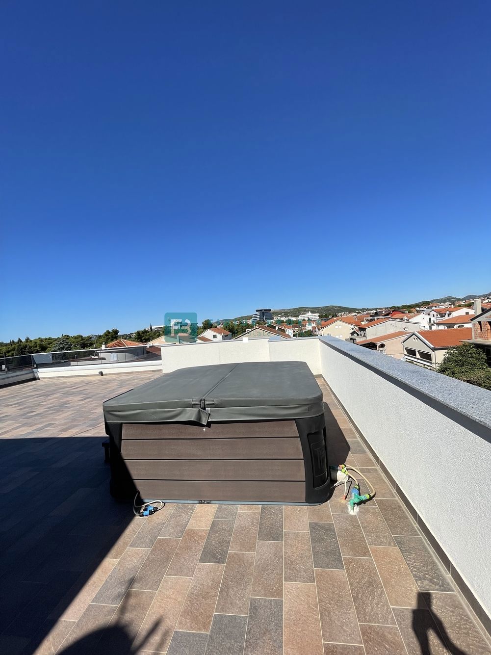 VODICE, novo, razgled, 350 m od morja, strešna terasa 127 m2