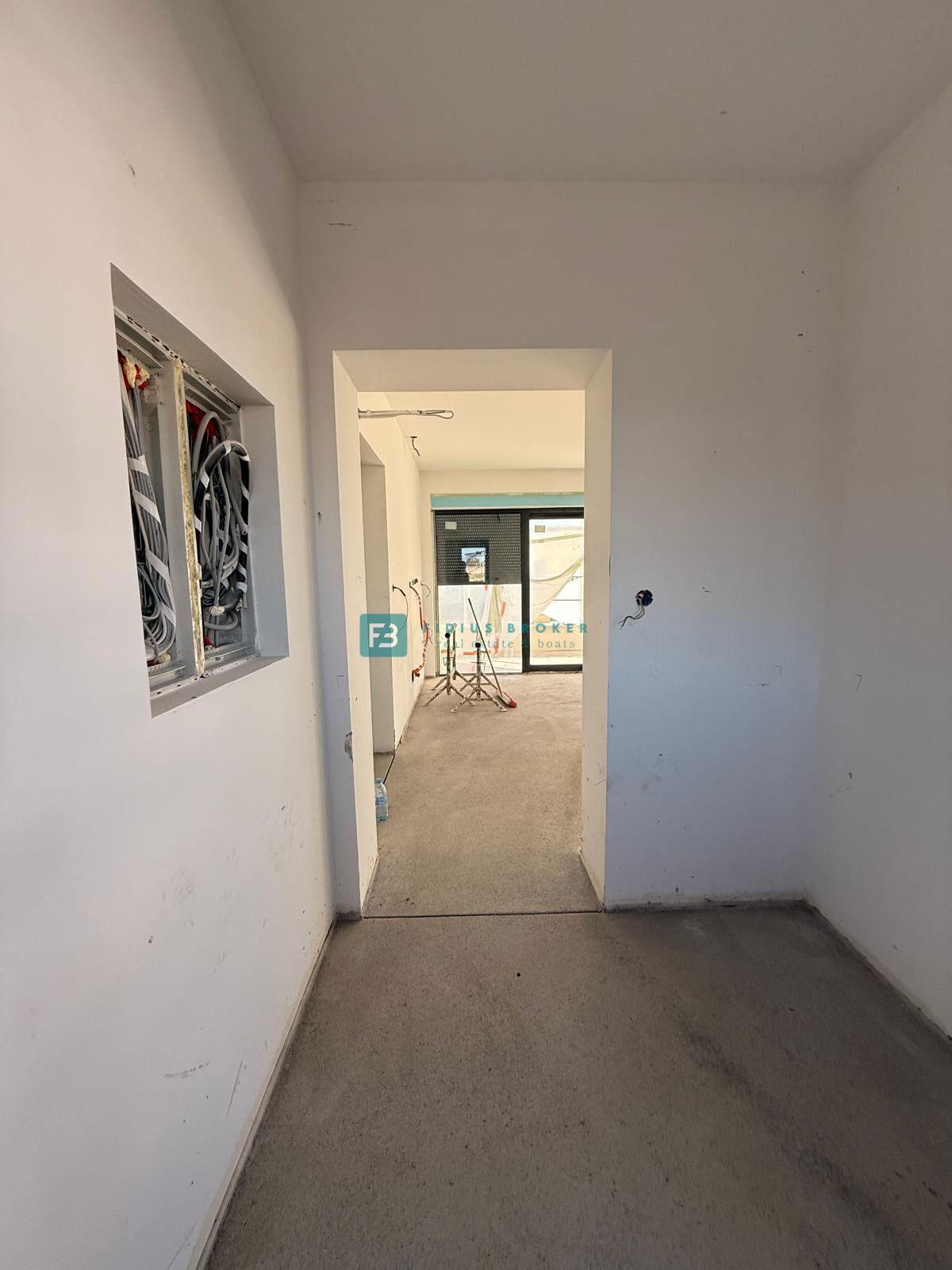 VODICE, novogradnja, 1. nadstropje, 3 spalnice, pogled na morje, shramba