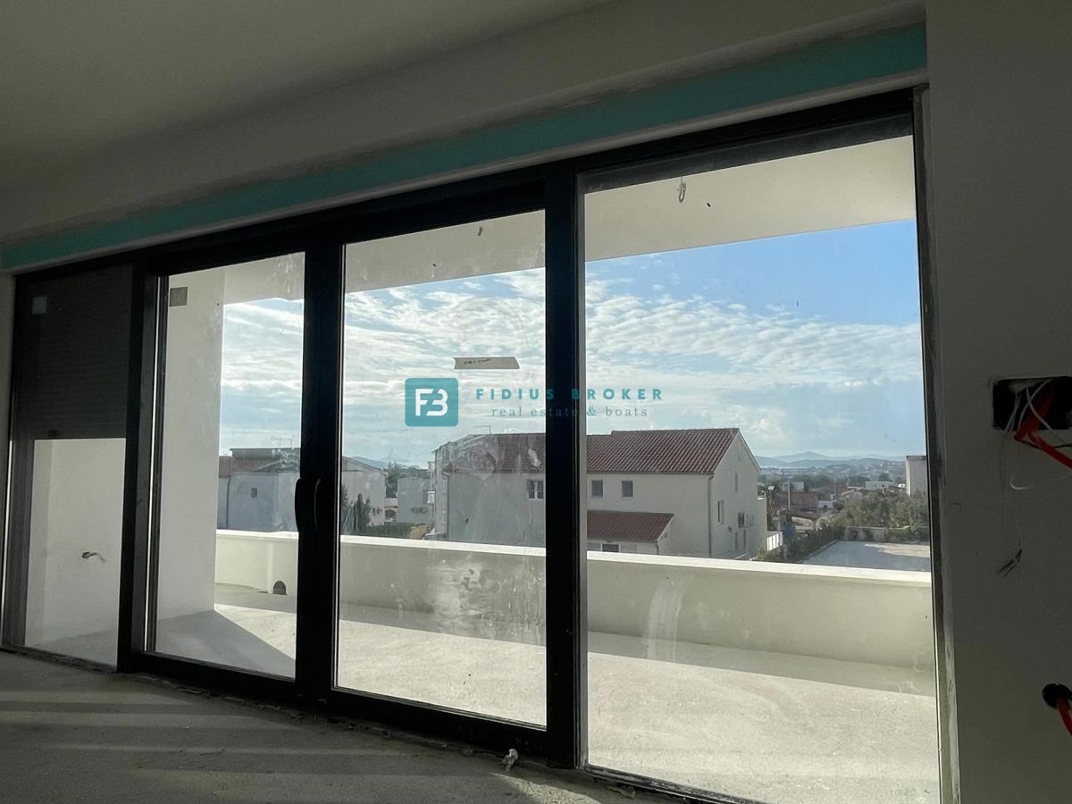 VODICE, novogradnja, 1. nadstropje, 3 spalnice, pogled na morje, shramba