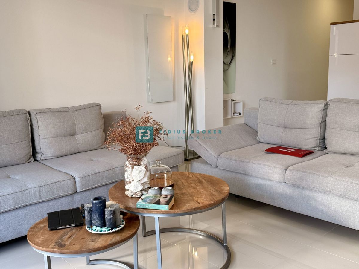 VODICE, novo, moderno opremljeno stanovanje, visoko pritličje, 600 m do plaže, shramba