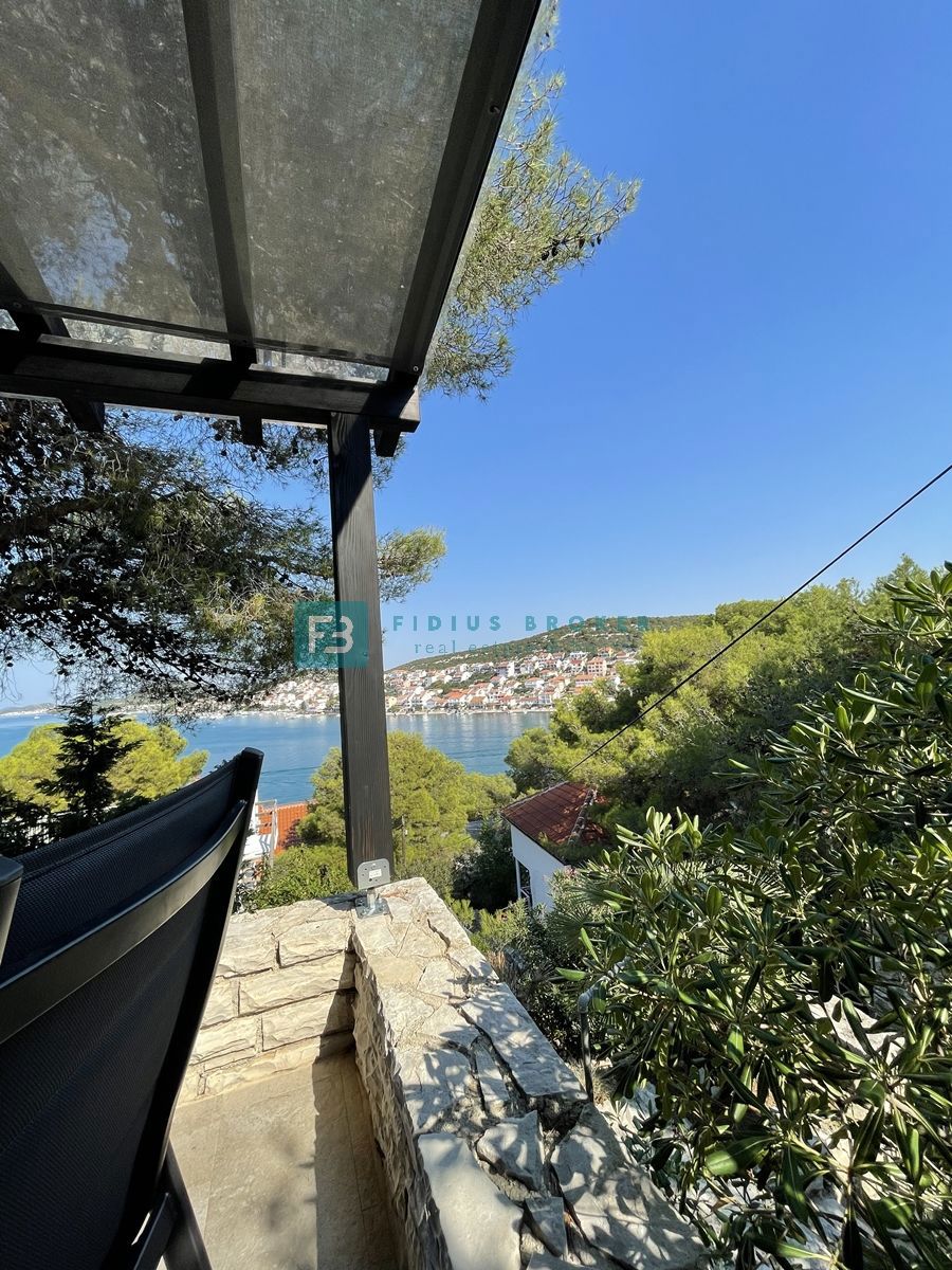 TISNO, čudovita samostojna hiša, 60 m od plaže, odprt pogled na morje