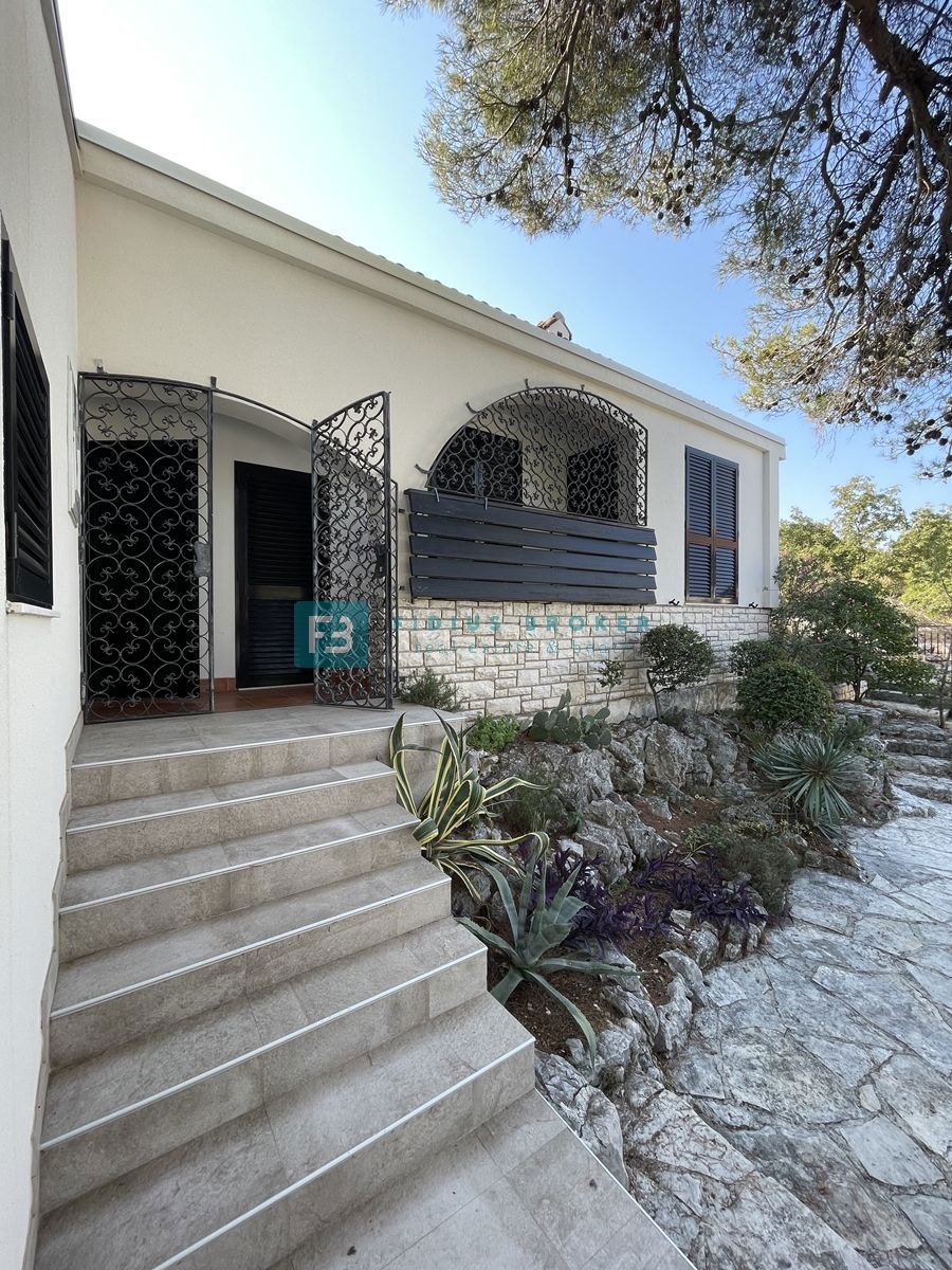 TISNO, čudovita samostojna hiša, 60 m od plaže, odprt pogled na morje