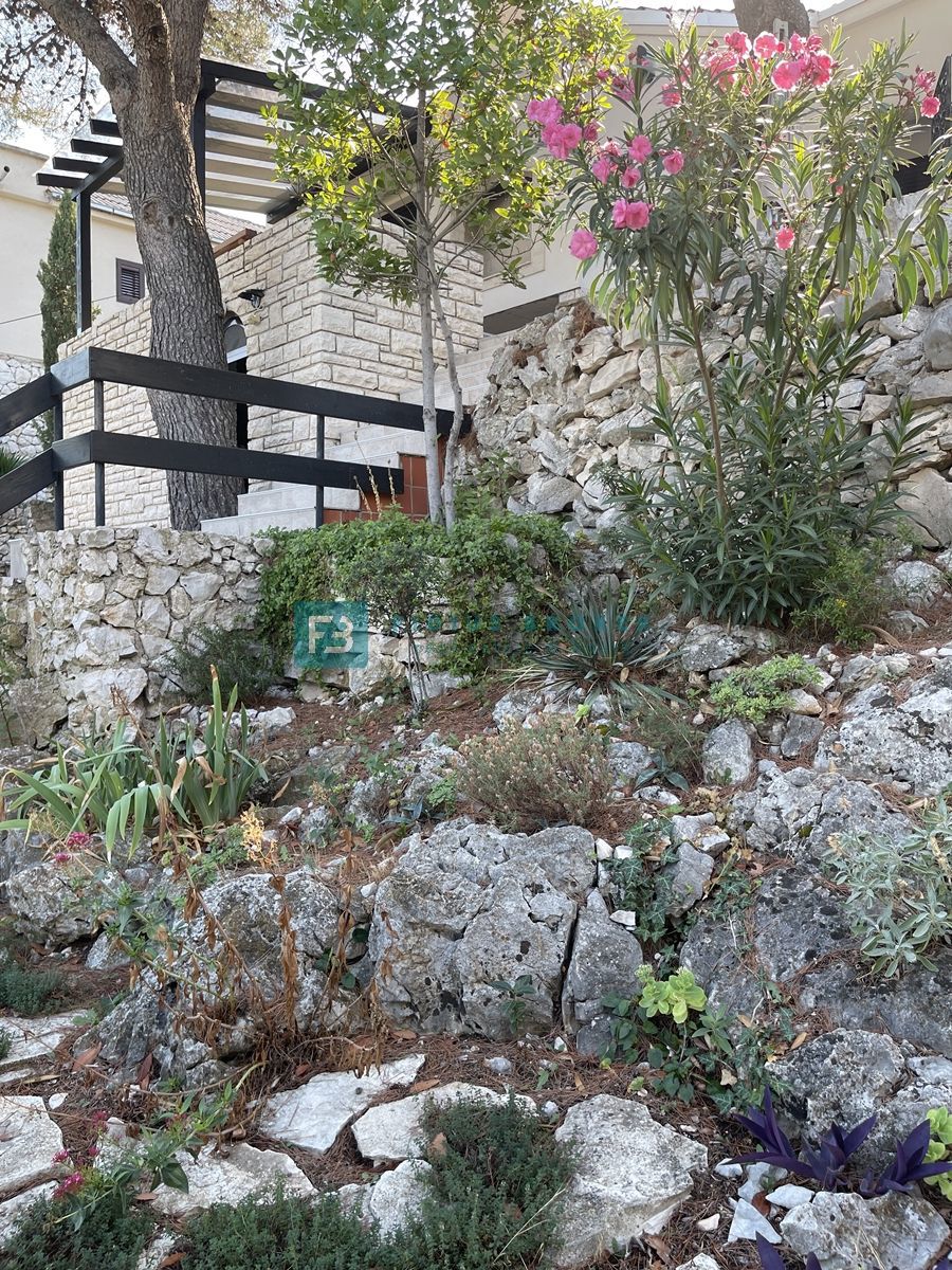 TISNO, čudovita samostojna hiša, 60 m od plaže, odprt pogled na morje