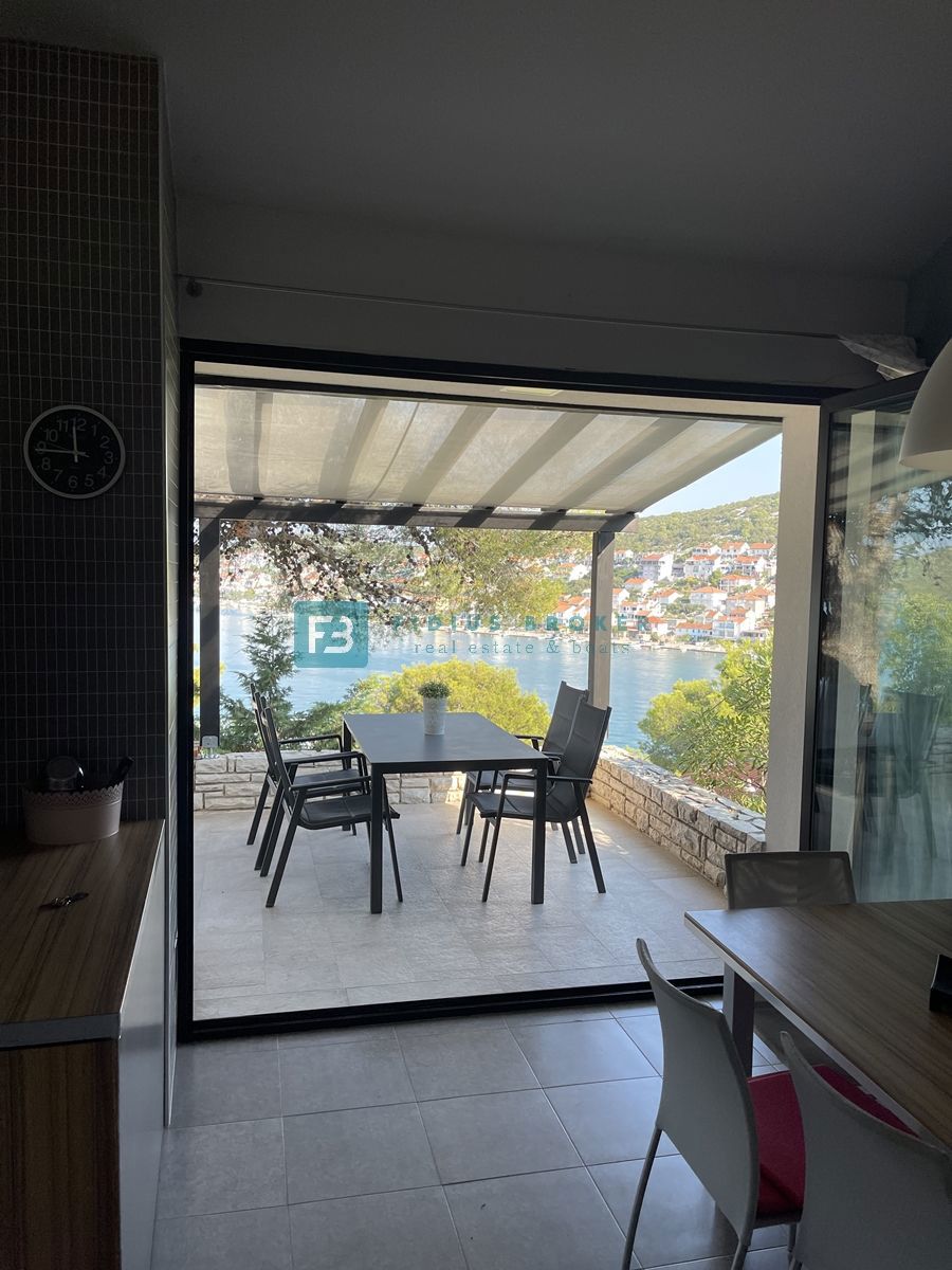 TISNO, čudovita samostojna hiša, 60 m od plaže, odprt pogled na morje