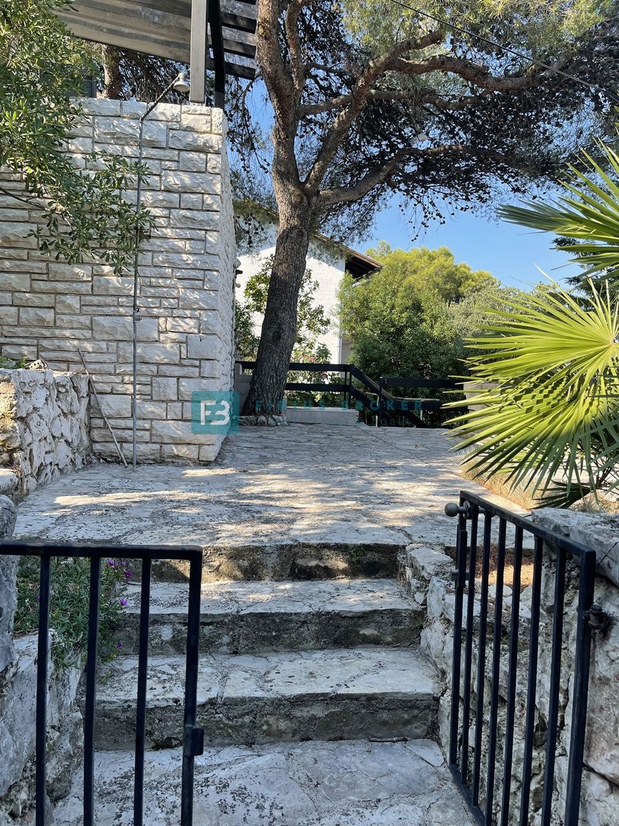 TISNO, čudovita samostojna hiša, 60 m od plaže, odprt pogled na morje