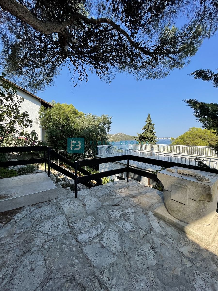 TISNO, čudovita samostojna hiša, 60 m od plaže, odprt pogled na morje