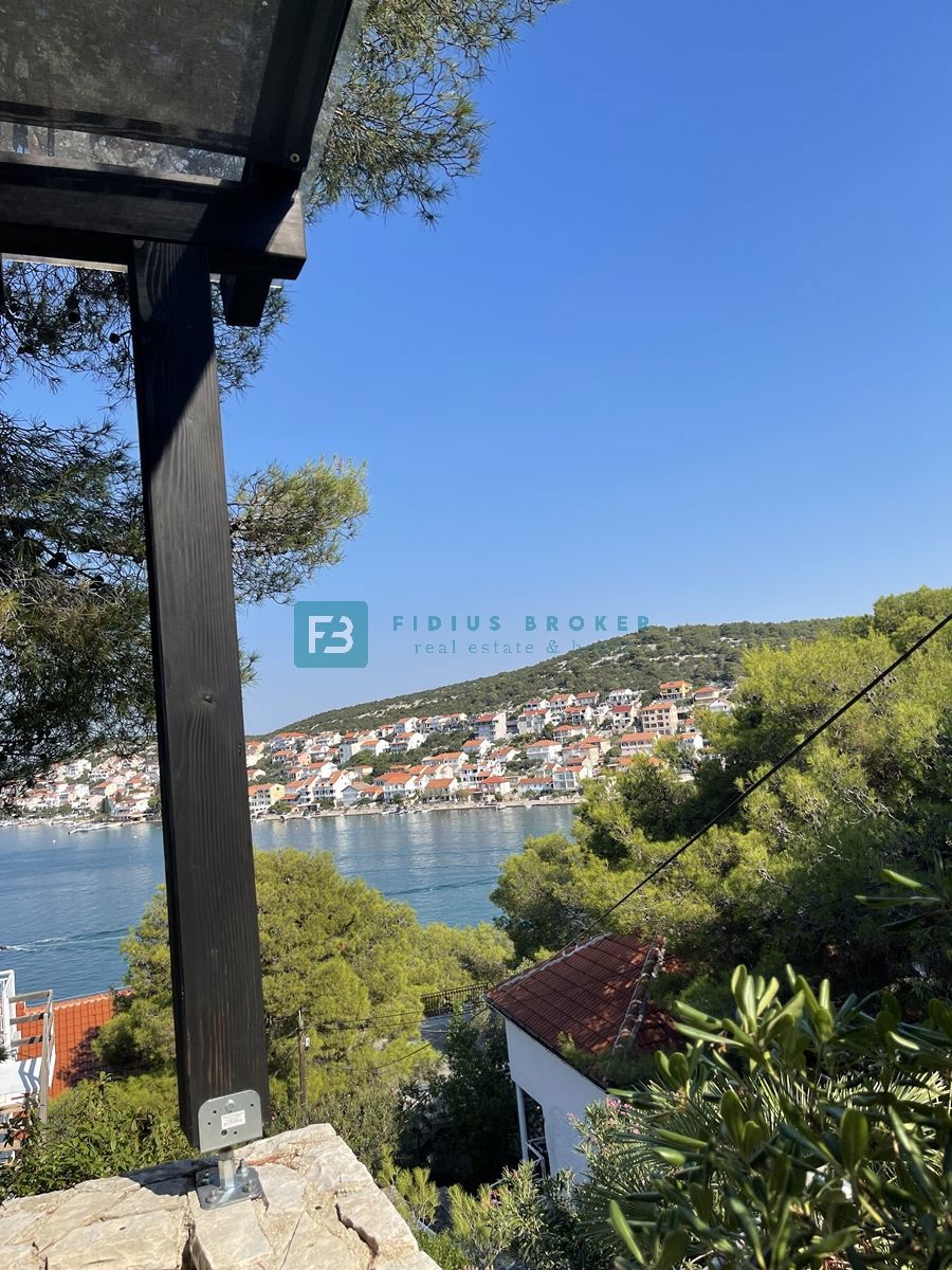 TISNO, čudovita samostojna hiša, 60 m od plaže, odprt pogled na morje