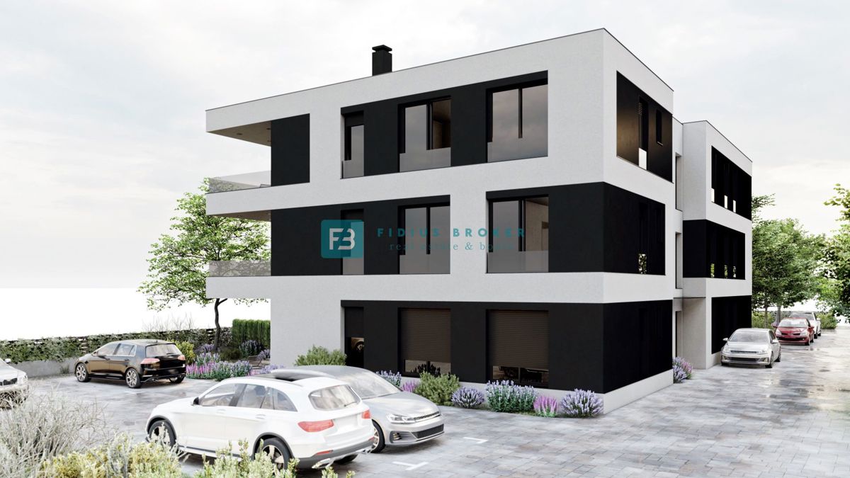 SRIMA, novogradnja, 300 m od morja, pritličje, vrt 161 m2