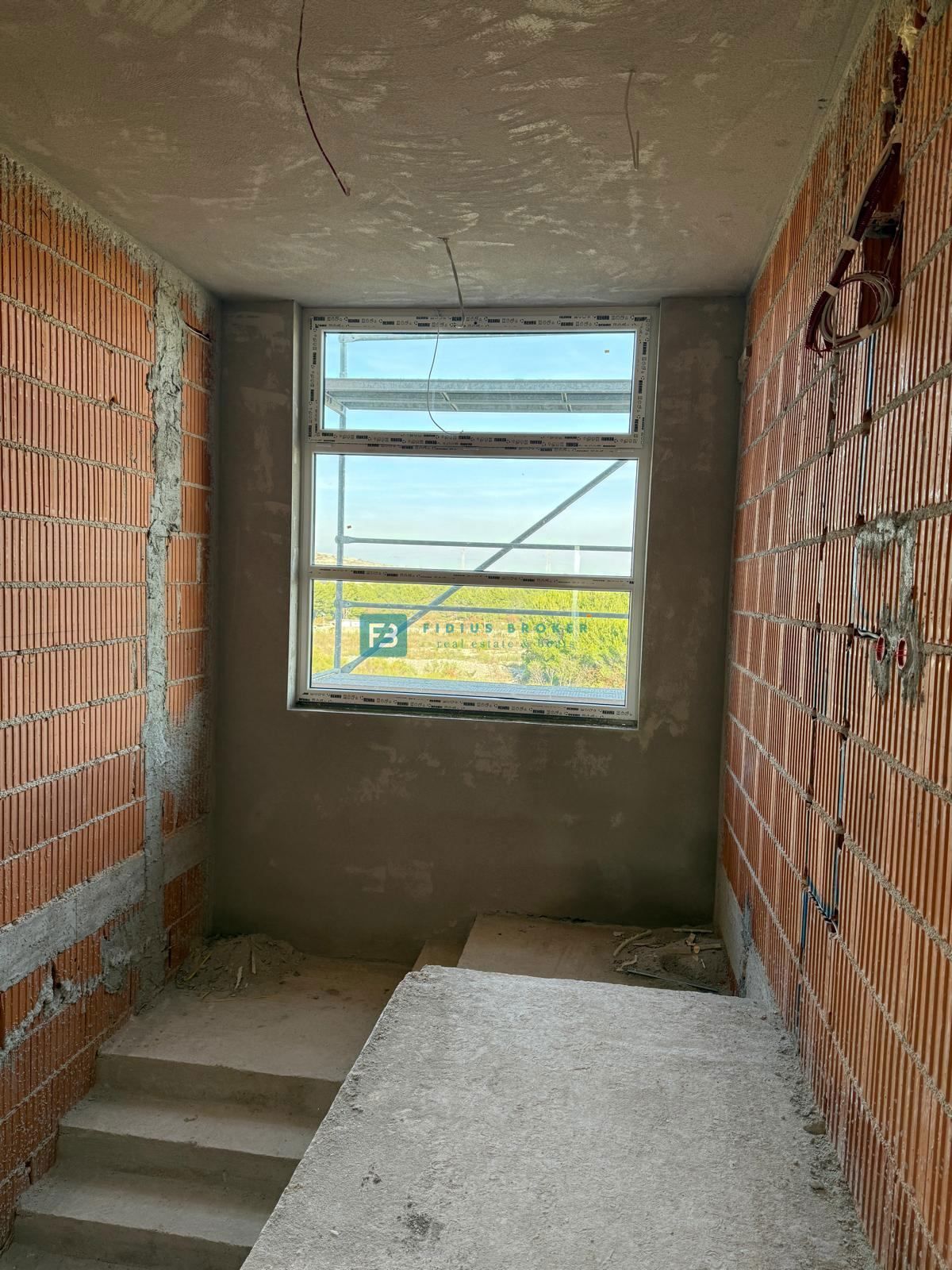 VODICE, novogradnja, 2. nadstropje, pogled na morje, 3 spalnice, 2 parkirni mesti