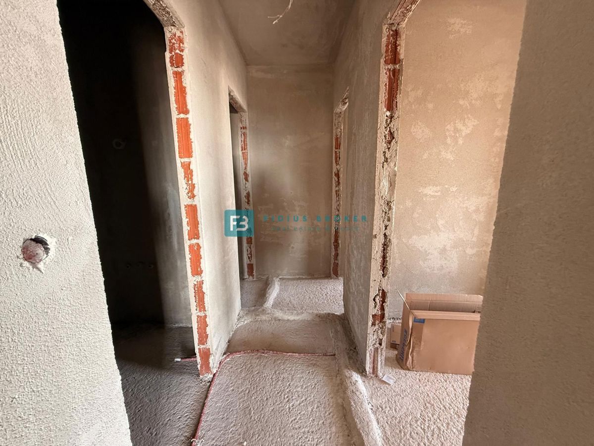 VODICE, novogradnja, 1. nadstropje, pogled na morje, 3 spalnice, 2 parkirni mesti