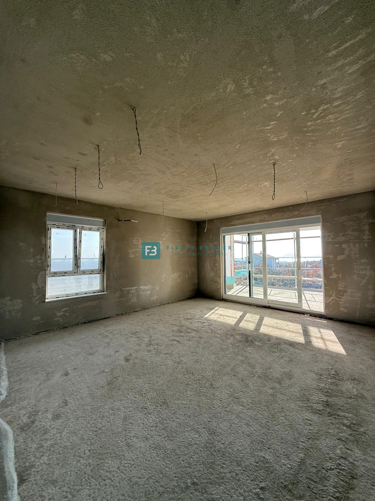 VODICE, novogradnja, 1. nadstropje, pogled na morje, 3 spalnice, 2 parkirni mesti