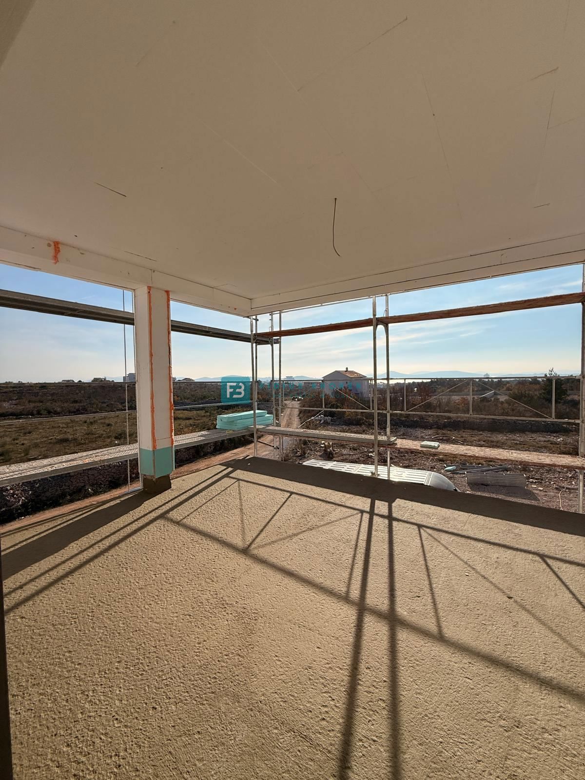 VODICE, novogradnja, 1. nadstropje, pogled na morje, 3 spalnice, 2 parkirni mesti