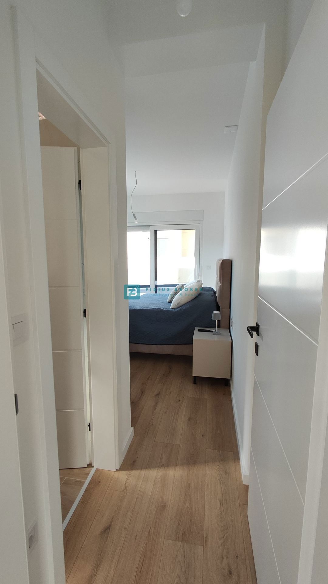 SRIMA, nova, opremljena polsamostojna hiša, 300 m do plaže, pogled na morje