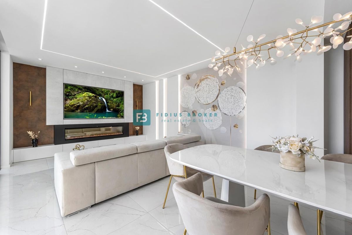 TRIBUNJ, nova, luksuzno opremljena hiša, bazen, pogled na morje