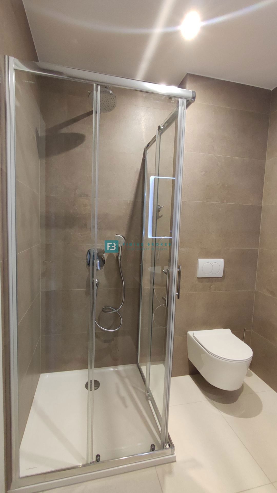 VODICE, novogradnja, moderno stanovanje, 1. nadstropje, 400 m od plaže