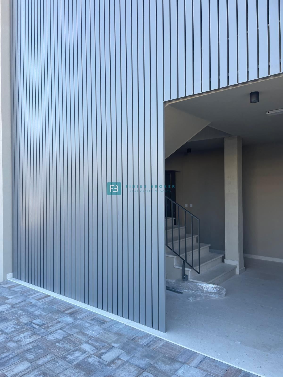 VODICE, penthouse s pogledom na mesto in morje, dvigalo, 2 parkirni mesti