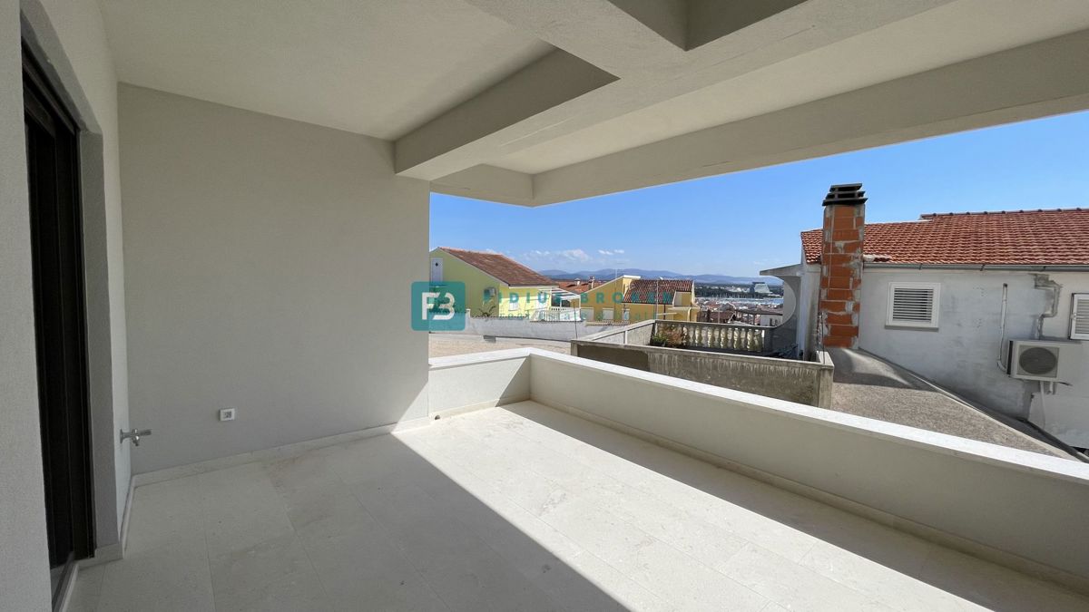 VODICE, novogradnja, pritličje, dvigalo, shramba