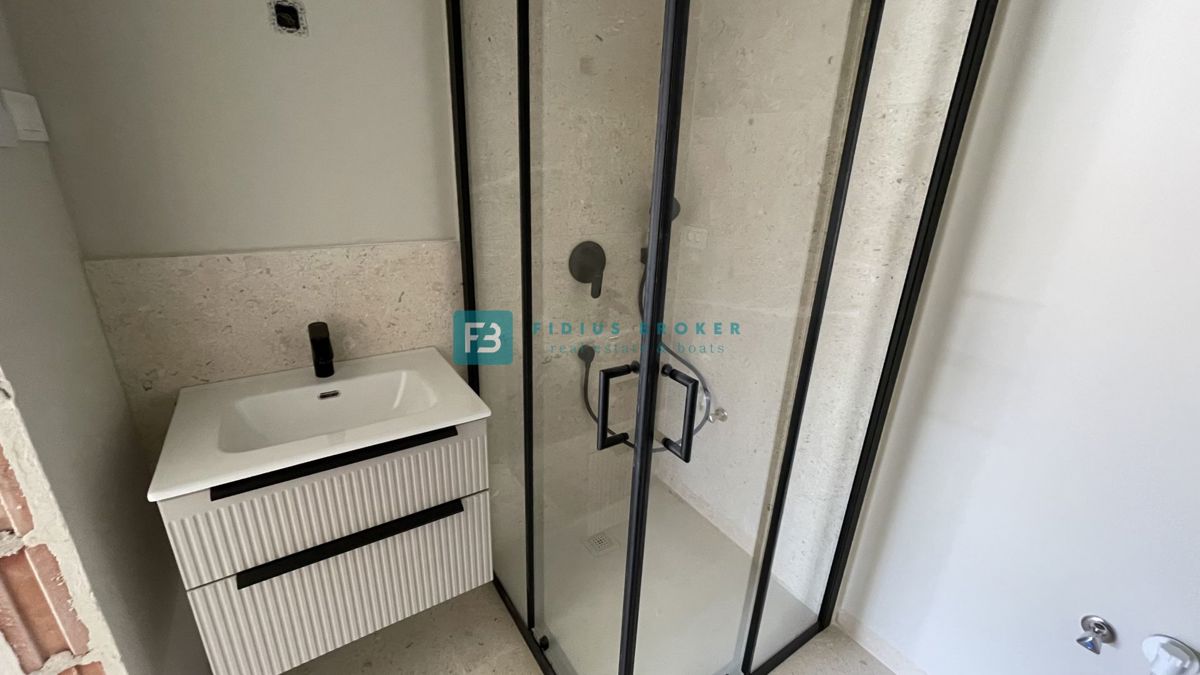 VODICE, novogradnja, pritličje, dvigalo, shramba