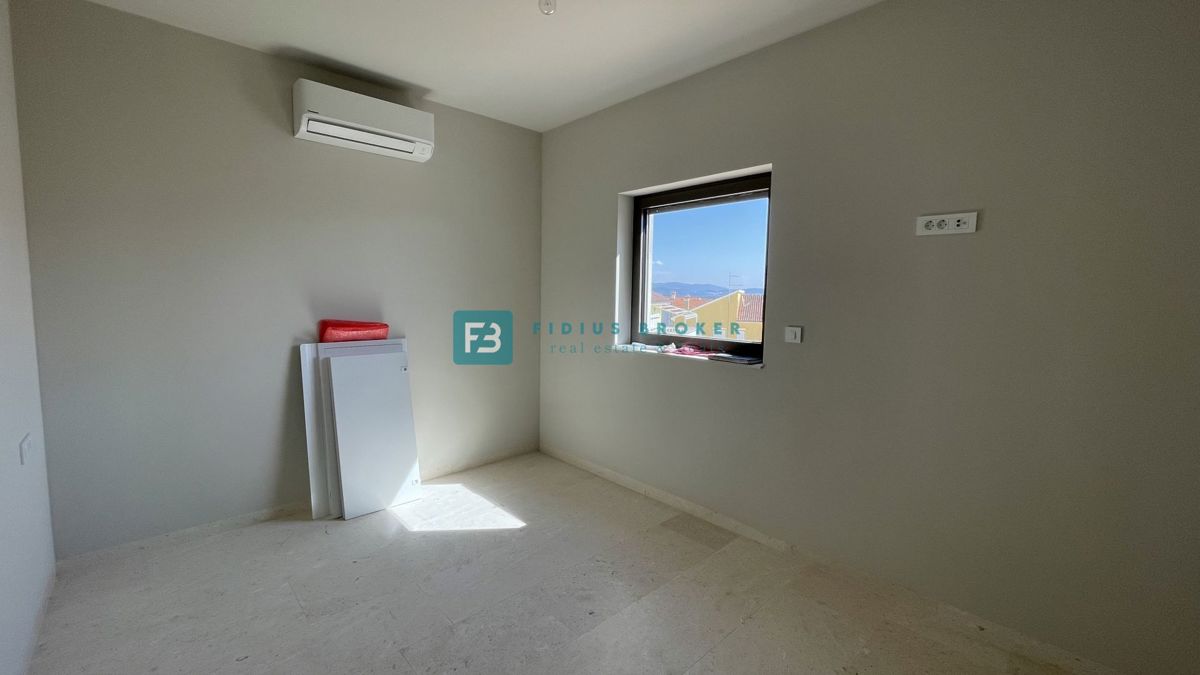 VODICE, novogradnja, pritličje, dvigalo, shramba