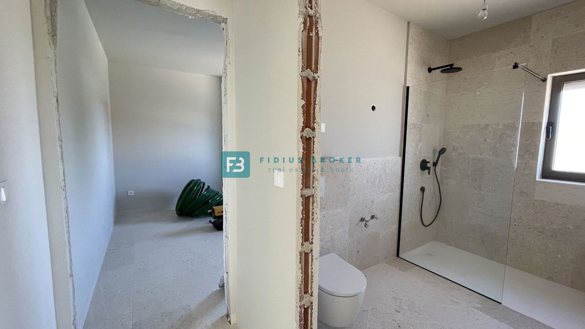 VODICE, novogradnja, pritličje, dvigalo, shramba