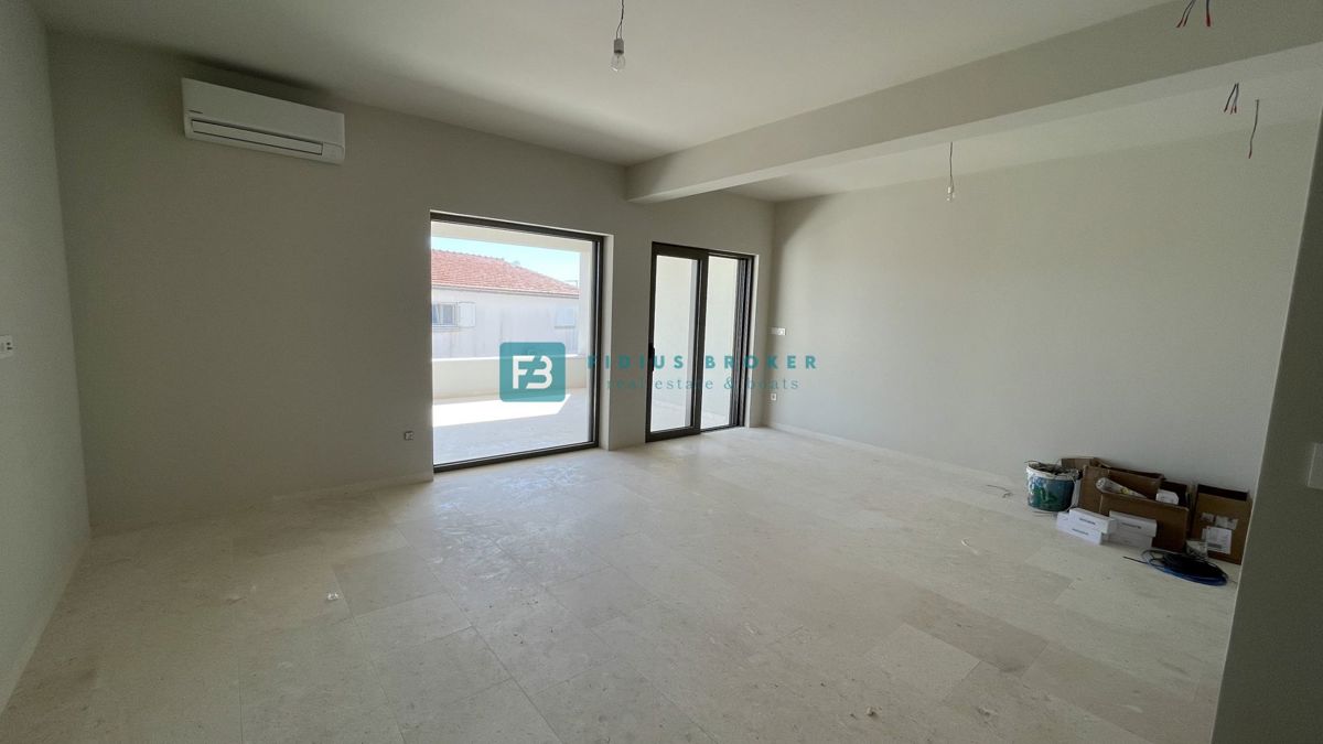 VODICE, novogradnja, pritličje, dvigalo, shramba