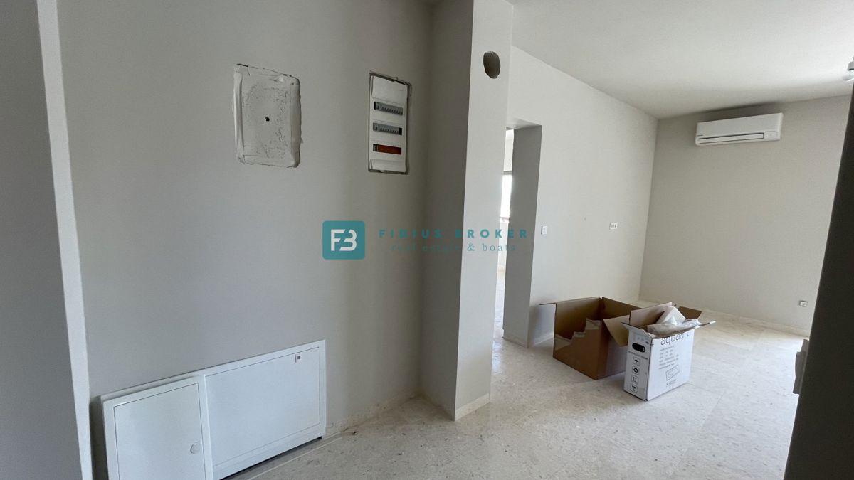 VODICE, novogradnja, pritličje, dvigalo, shramba