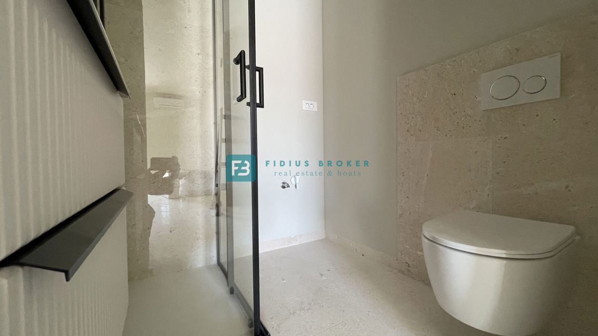 VODICE, novogradnja, pritličje, dvigalo, shramba