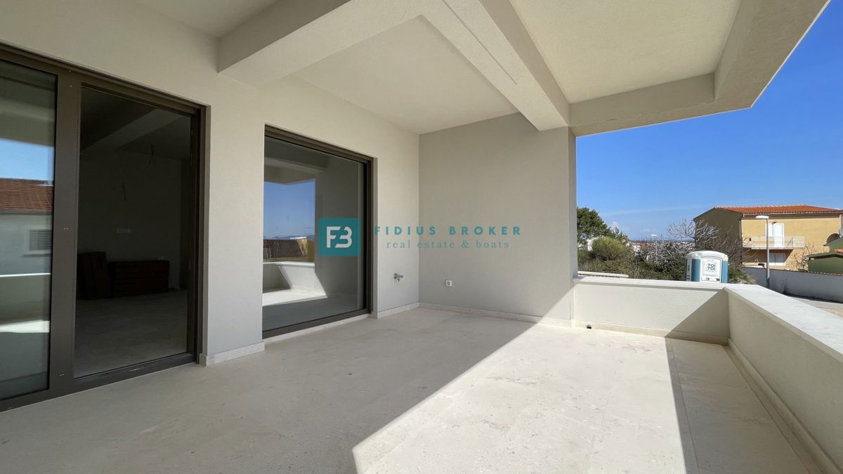 VODICE, novogradnja, pritličje, dvigalo, shramba