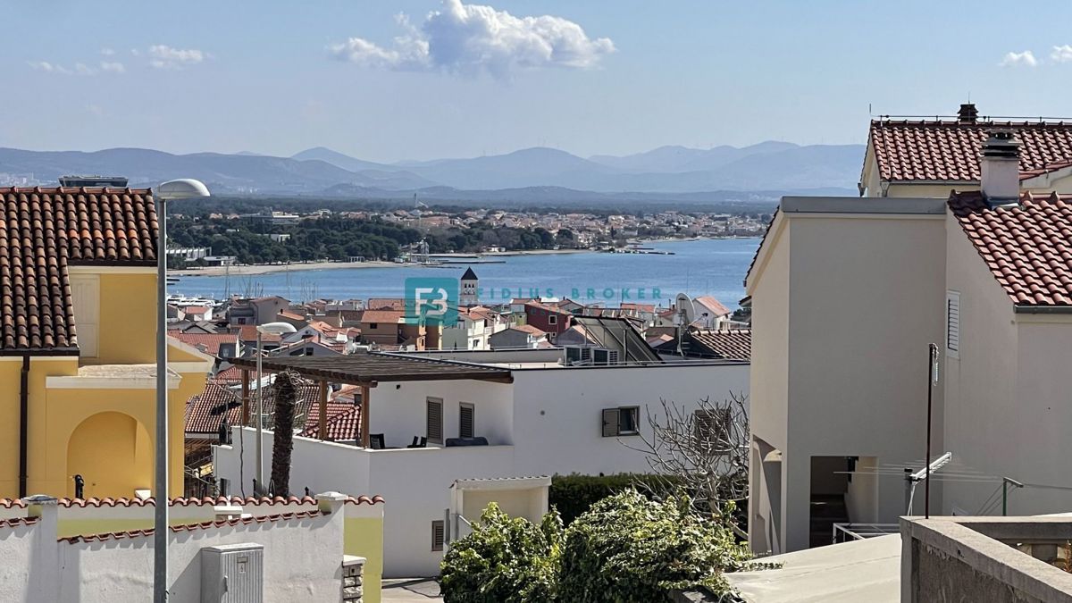 VODICE, novogradnja, pritličje, dvigalo, shramba