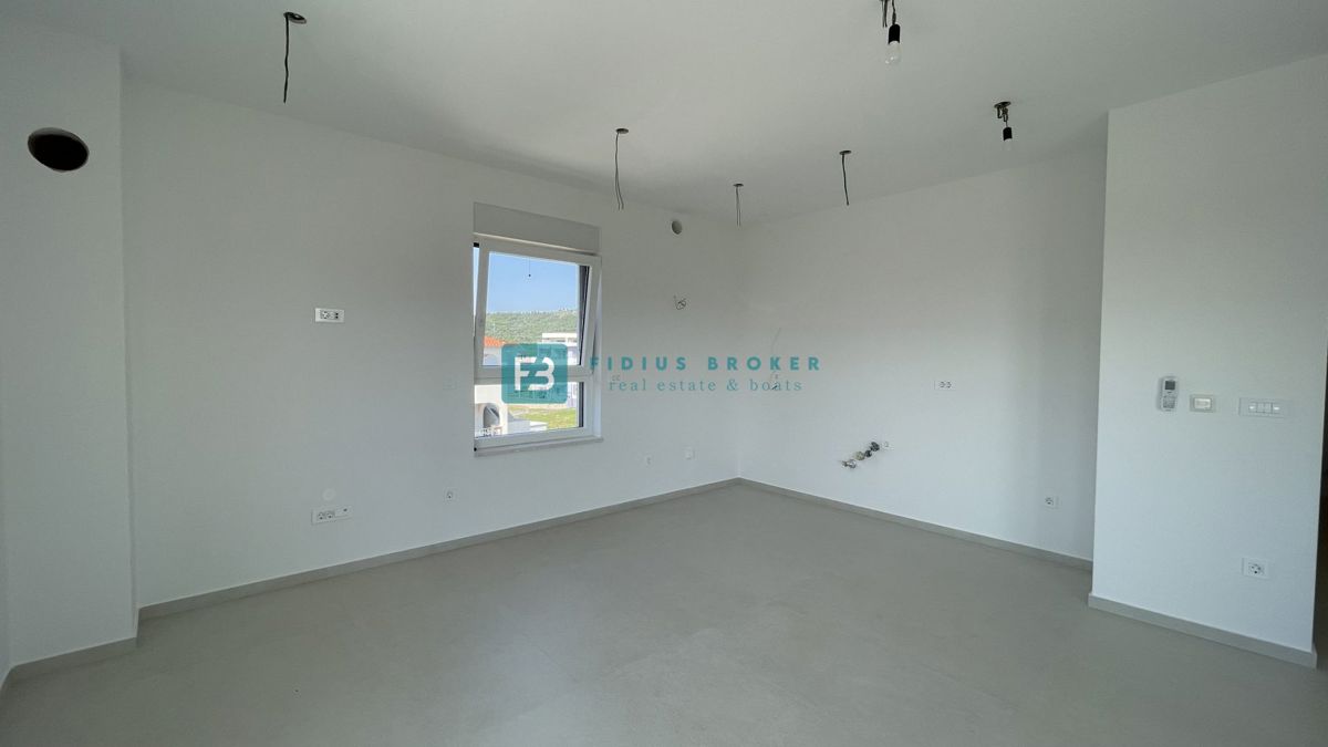 VODICE, novogradnja, 350 m od plaže, 2. nad., pogled na morje