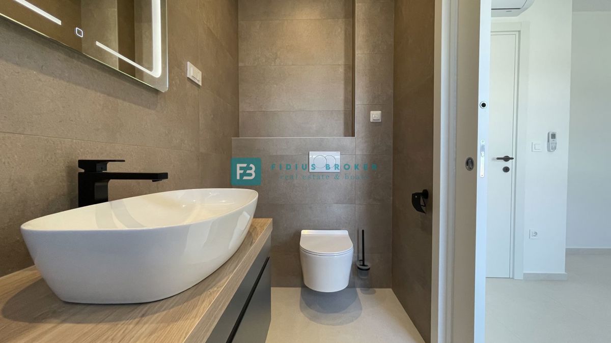 VODICE, novogradnja, 350 m od plaže, 2. nad., pogled na morje