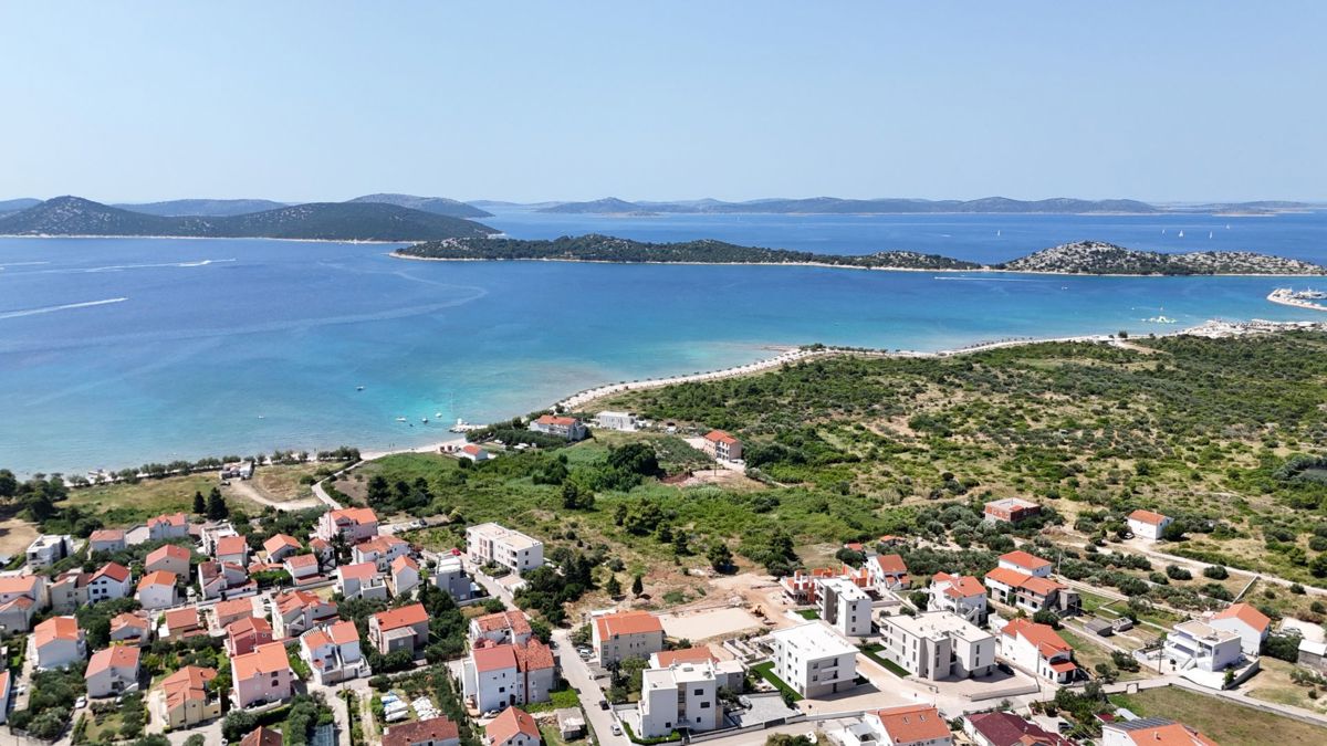 VODICE, novogradnja, 350 m od plaže, 2. nad., pogled na morje