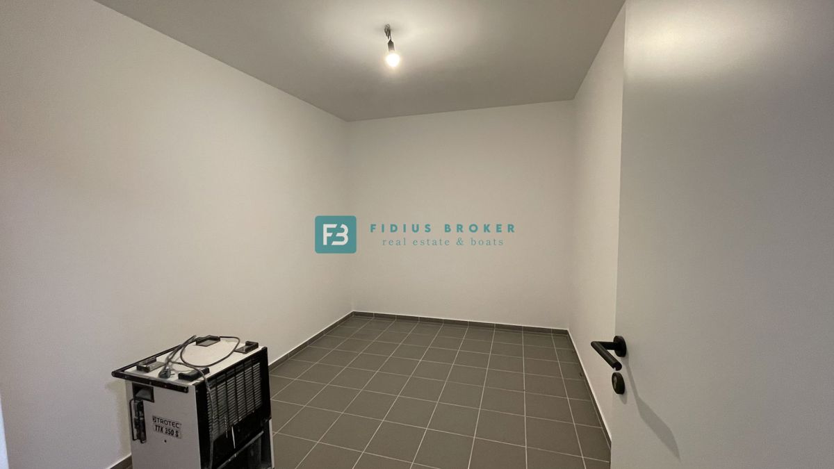 VODICE, novogradnja, 350 m od plaže, 2. nad., pogled na morje